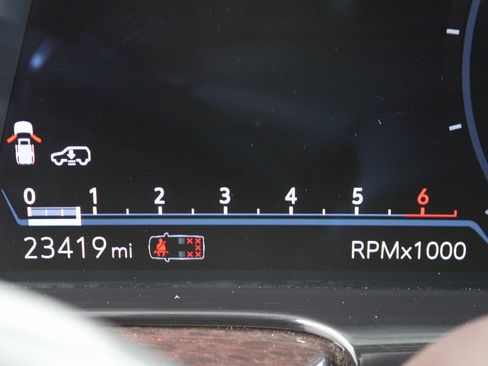 Used 2023 Cadillac Escalade Premium Luxury Platinum image 13