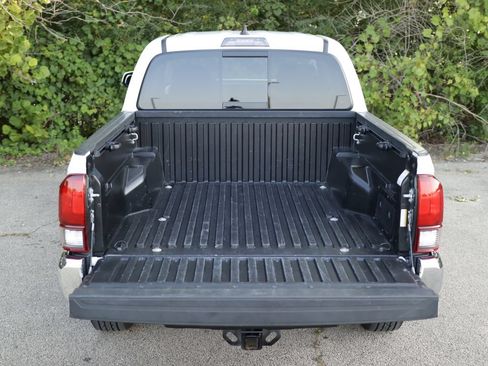Used 2023 Toyota Tacoma SR5 AWD/4WD image 26