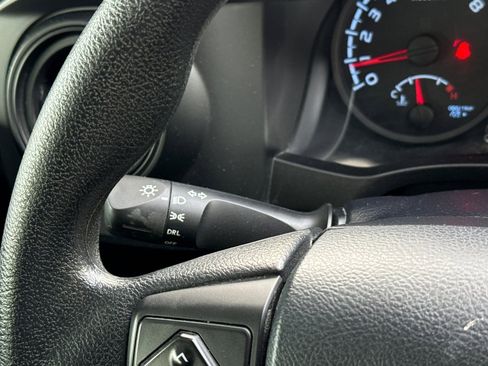 Used 2018 Toyota Tacoma SR image 29