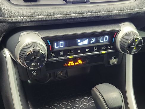 Used 2025 Toyota RAV4 XLE FWD image 30