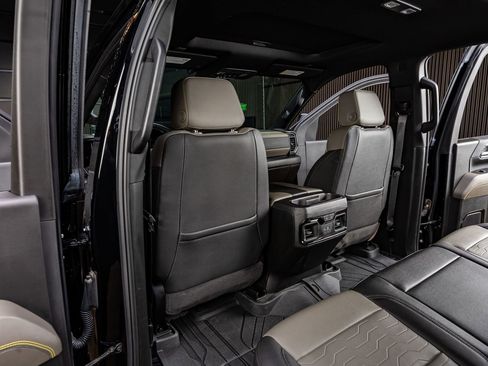 Used 2024 Chevrolet Silverado 2500 ZR2 w/ Technology Package image 34