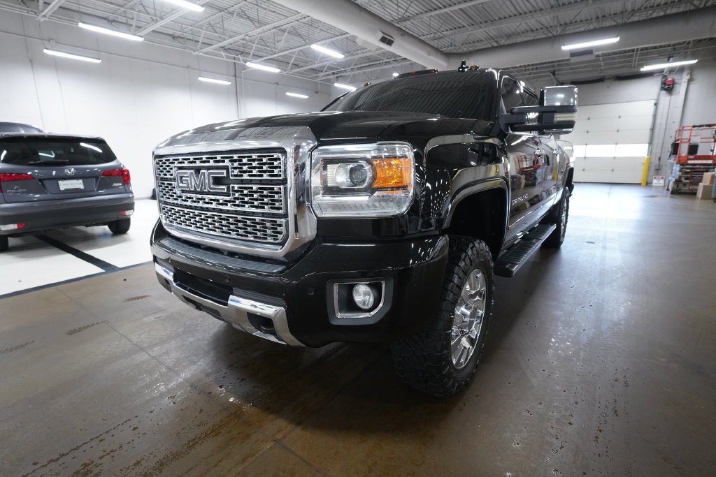 Used 2016 GMC Sierra 2500 Denali w/ Driver Alert Package AWD/4WD image 13