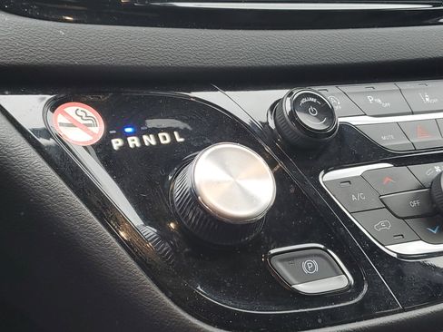 Certified 2025 Chrysler Pacifica Select image 22