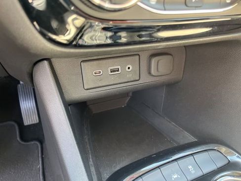 Used 2023 Buick Encore GX Essence w/ Experience Buick Package FWD image 27