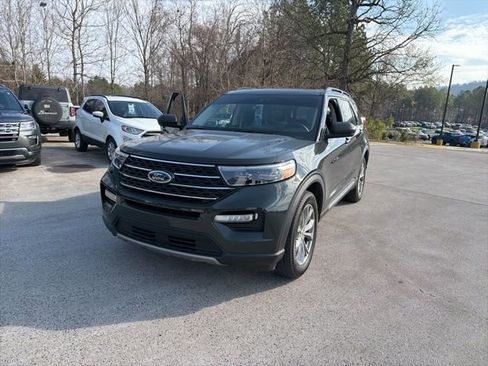 Used 2024 Ford Explorer XLT w/ Equipment Group 202A image 3