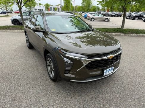 Used 2024 Chevrolet Trax LT w/ Driver Confidence Package FWD image 7
