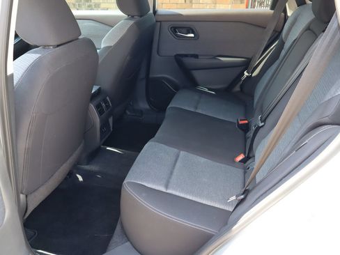Used 2023 Nissan Rogue SV FWD image 5