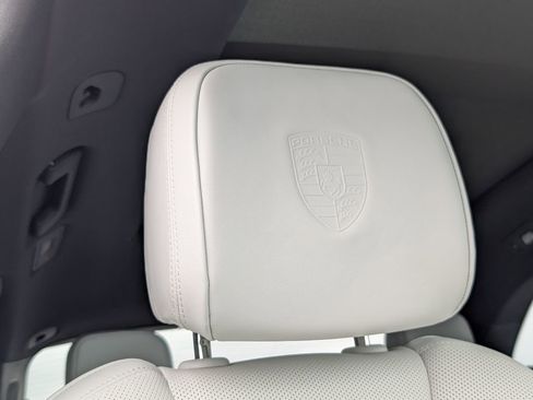 Certified 2024 Porsche Macan AWD/4WD image 18
