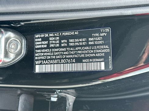 Certified 2026 Porsche Macan AWD/4WD image 32