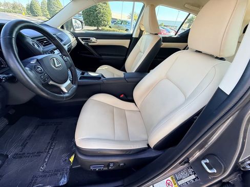 Used 2017 Lexus CT 200h image 5