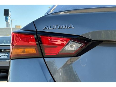 Used 2025 Nissan Altima 2.5 SV FWD image 47