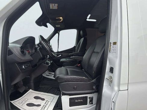 Used 2021 Mercedes-Benz Sprinter 2500 image 15