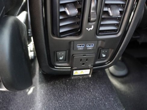 Used 2025 Dodge Durango GT AWD/4WD image 4