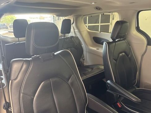 Used 2023 Chrysler Pacifica Limited image 22