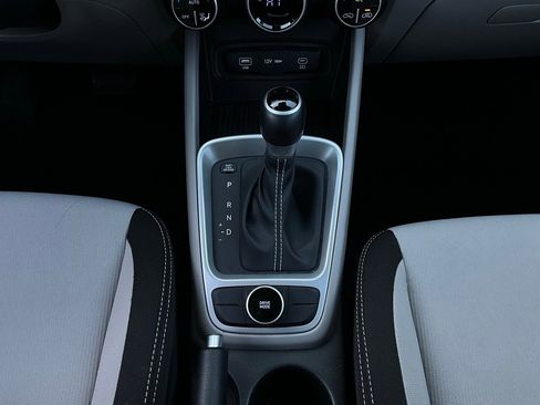 Used 2025 Hyundai Venue SEL image 14