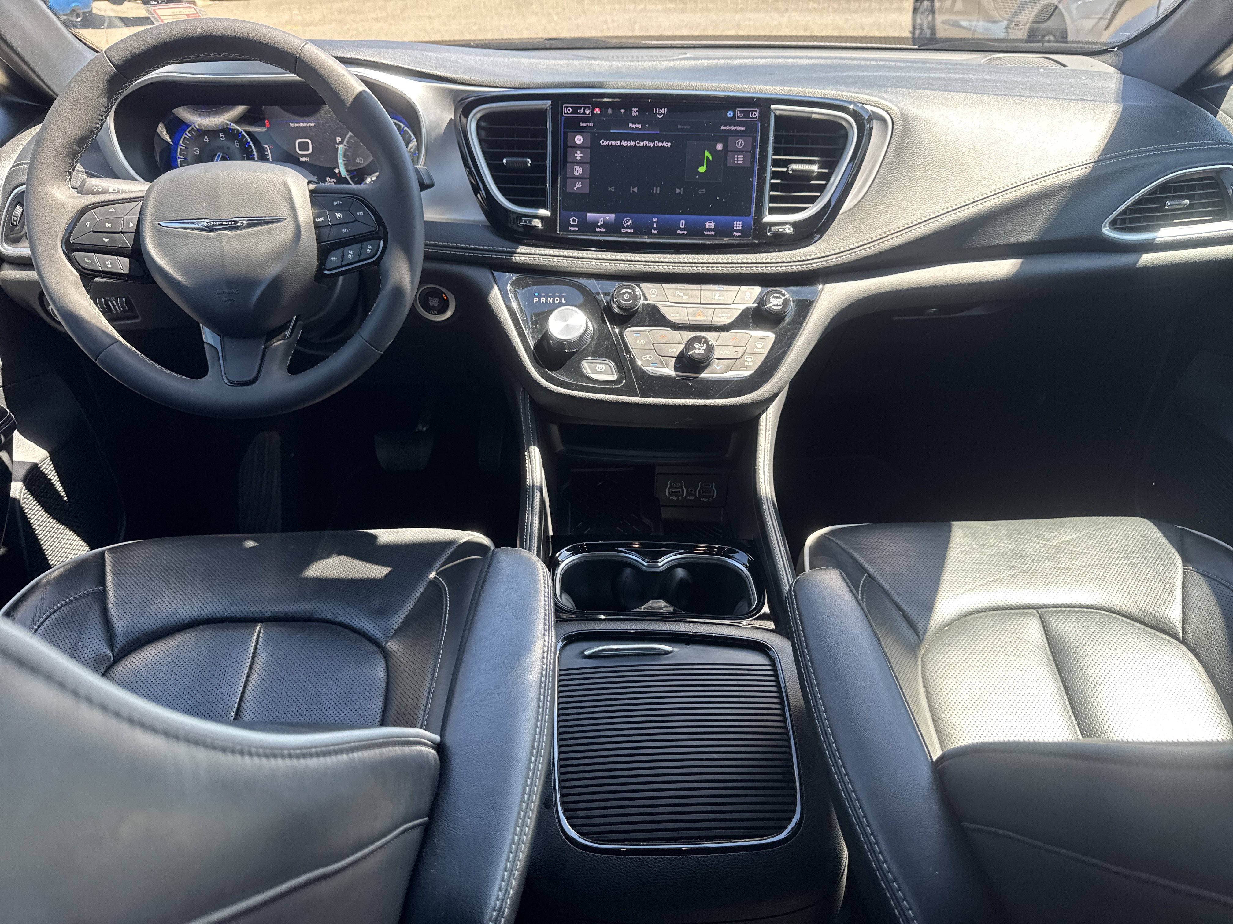 Used 2025 Chrysler Pacifica Limited FWD image 29