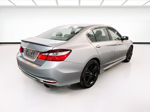 Used 2016 Honda Accord Sport image 4