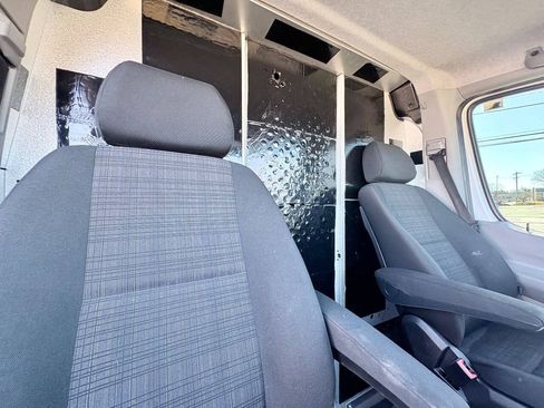 Used 2017 Mercedes-Benz Sprinter 2500 image 27