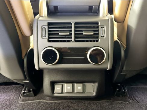 Used 2023 Land Rover Discovery Metropolitan Edition AWD/4WD image 32
