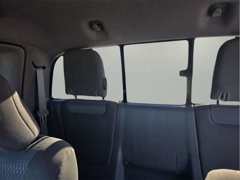 Used 2013 Toyota Tacoma 4x4 Access Cab V6 w/ SR5 Pkg image 17