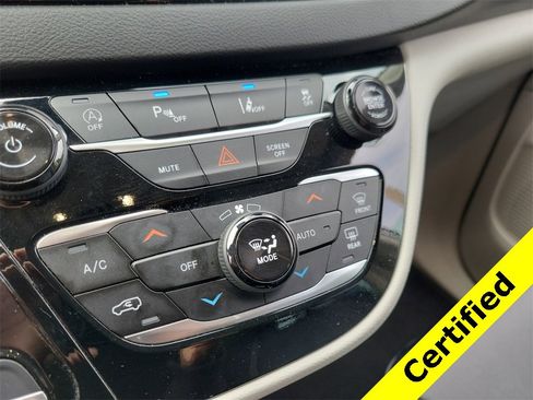 Certified 2024 Chrysler Pacifica Touring-L image 28