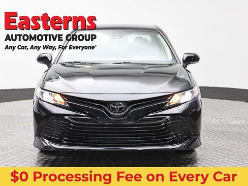 Used 2019 Toyota Camry LE w/ Convenience Package FWD image 2