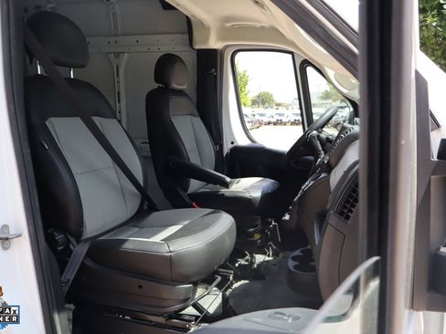 Used 2024 RAM ProMaster 2500 w/ Convenience Group FWD image 29