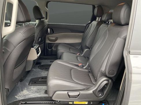 New 2026 Kia Carnival EX image 35