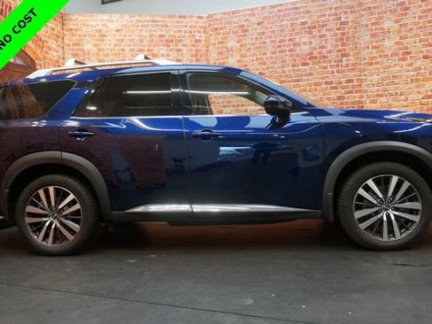 Used 2022 Nissan Pathfinder Platinum w/ Cargo Package image 8