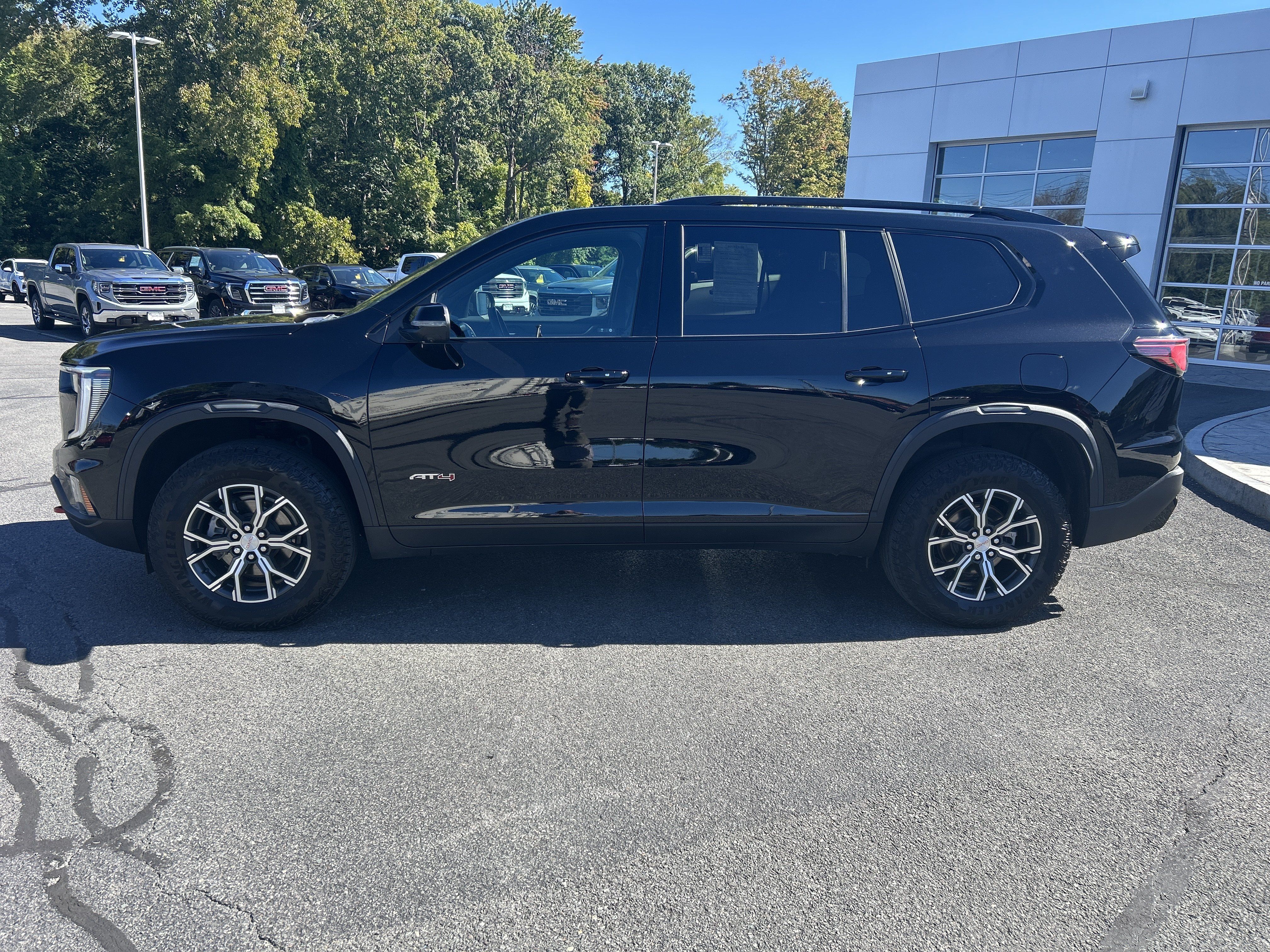 Used 2024 GMC Acadia AT4 w/ Luxury Package AWD/4WD image 2