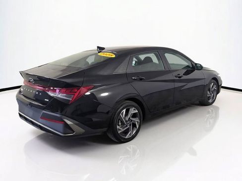 Used 2025 Hyundai Elantra SEL FWD image 5