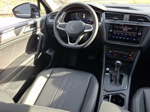 Certified 2023 Volkswagen Tiguan SE FWD image 14