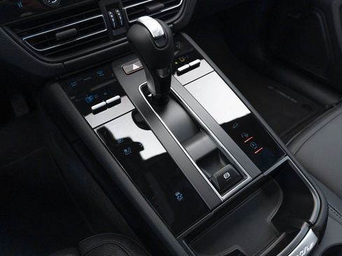 Certified 2025 Porsche Macan image 26