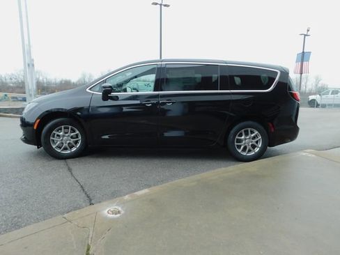 New 2026 Chrysler Voyager LX image 5