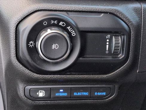 Used 2023 Jeep Wrangler Unlimited Sahara AWD/4WD image 17