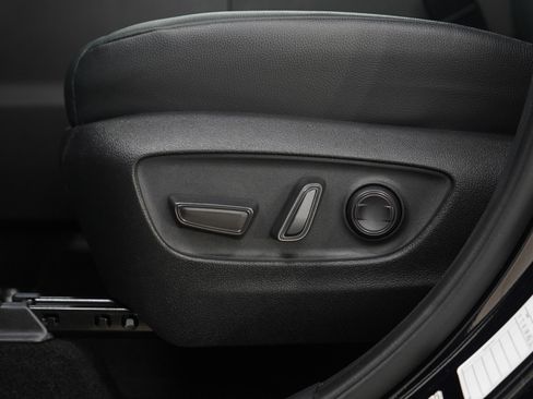 Used 2025 Toyota Grand Highlander AWD image 24