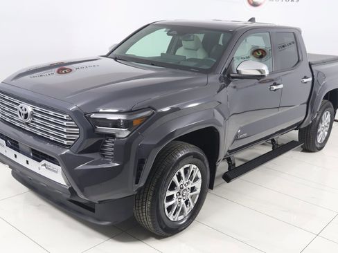 Used 2025 Toyota Tacoma Limited image 20
