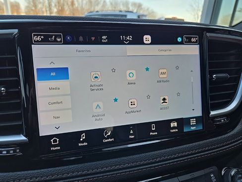 Used 2024 Chrysler Pacifica Pinnacle image 61