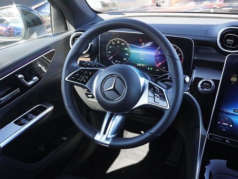 Used 2023 Mercedes-Benz GLC 300 4MATIC image 32