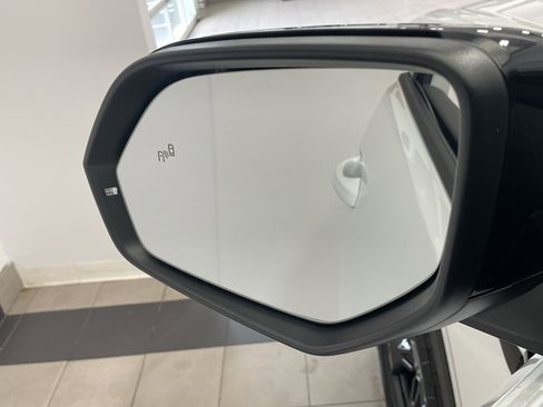 New 2026 Volkswagen Atlas Peak Edition image 9