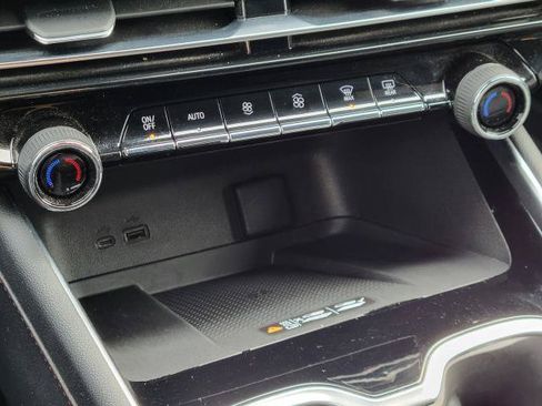 Used 2024 Chevrolet Traverse Z71 w/ LPO, Floor Liner Package AWD/4WD image 21