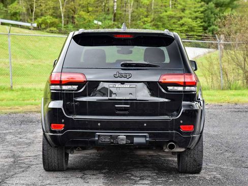 Used 2017 Jeep Grand Cherokee Altitude AWD/4WD image 4