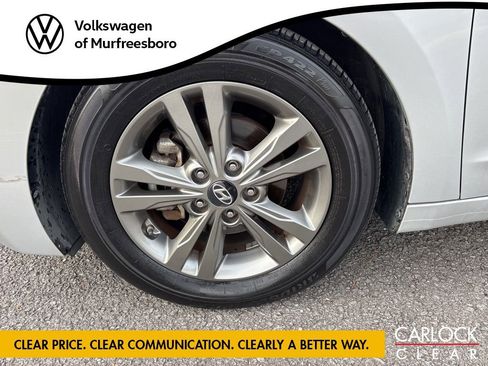 Used 2017 Hyundai Elantra SE image 8