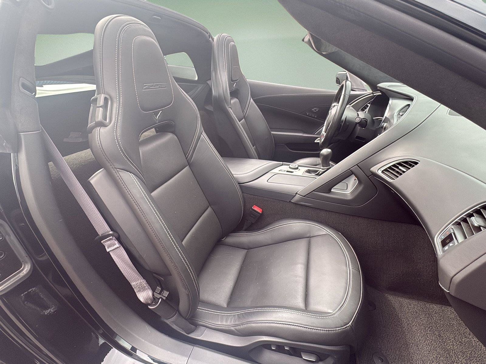 Used 2015 Chevrolet Corvette Z06 w/ 3LZ Preferred Equipment Group RWD image 25