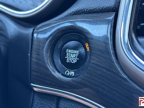 Used 2017 Jeep Grand Cherokee Overland image 26