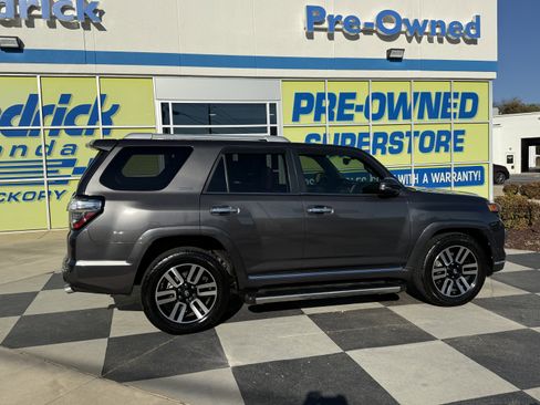 Used 2017 Toyota 4Runner Limited image 10