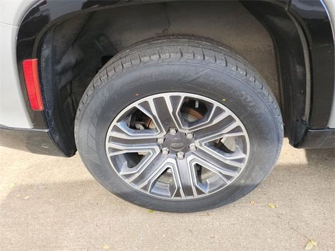 Used 2024 Jeep Wagoneer Series II w/ Flexible Seating Group image 4