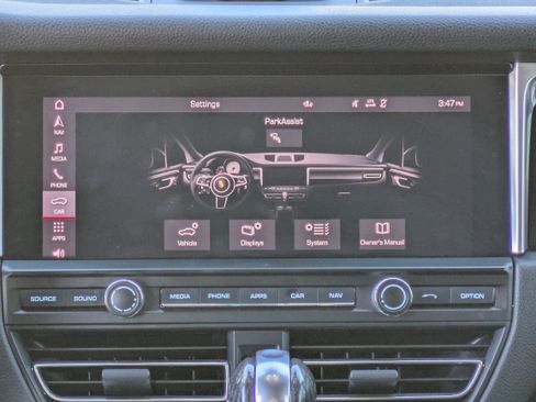 Used 2020 Porsche Macan image 20