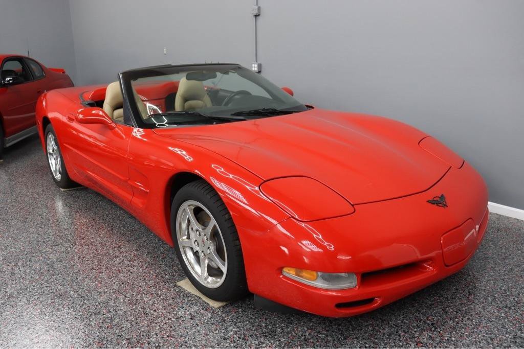 Used 2002 Chevrolet Corvette Coupe w/ Preferred Equipment Group2 RWD image 1