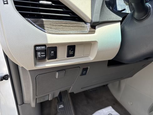 Used 2015 Toyota Sienna XLE FWD image 36